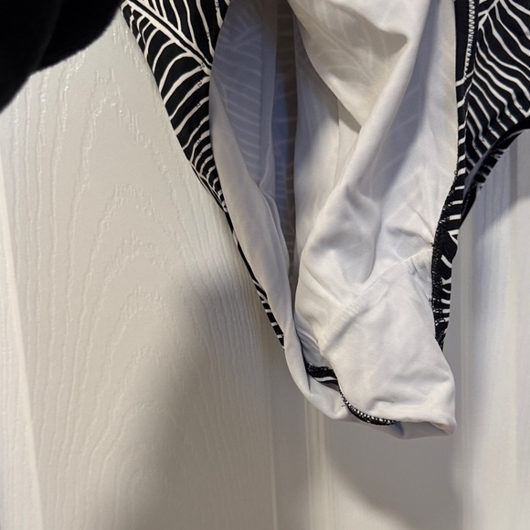 Elomi Kata Beacg Black and White Leaf Print Women's One Piece Swimsuit US 36 K/L - Picture 10 of 11